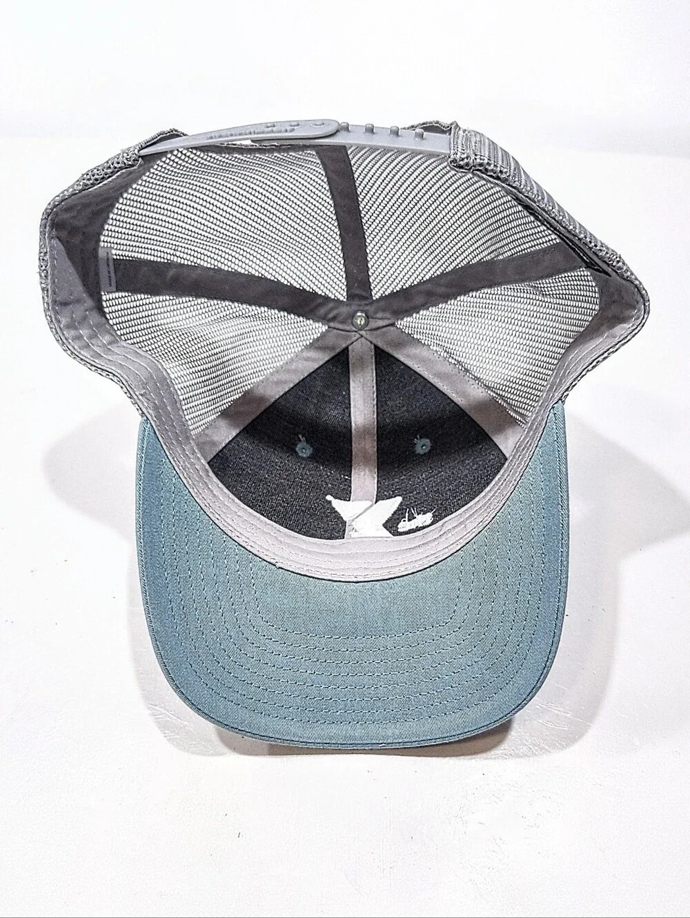 The YMCA Snapback Mesh Trucker Hat Baseball Cap M/L Adjustable Back Richardson